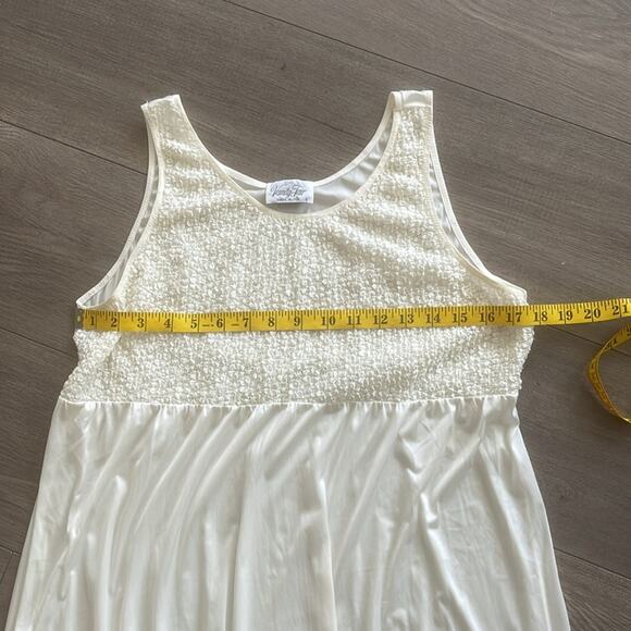 Vintage Vanity Fair size Large made in usa Cream nigth gown - Picture 3 of 11